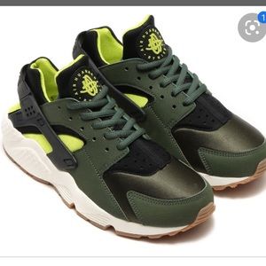 Huarache Carbon Green Sneakers